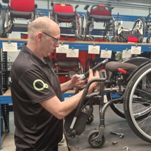 Hein in de Flow rolstoel werkplaats