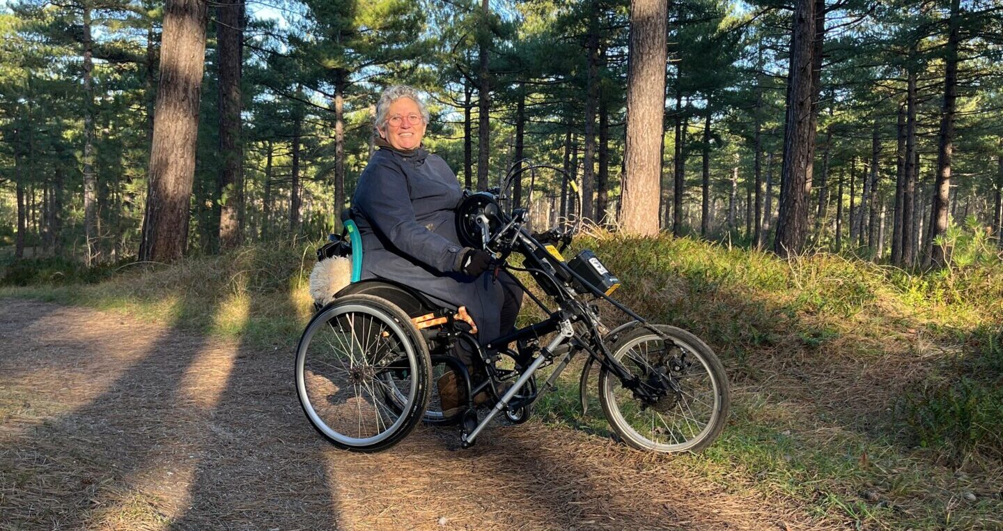 Mandy-handbike Mandy met handbike en O4 wheelchair de natuur in