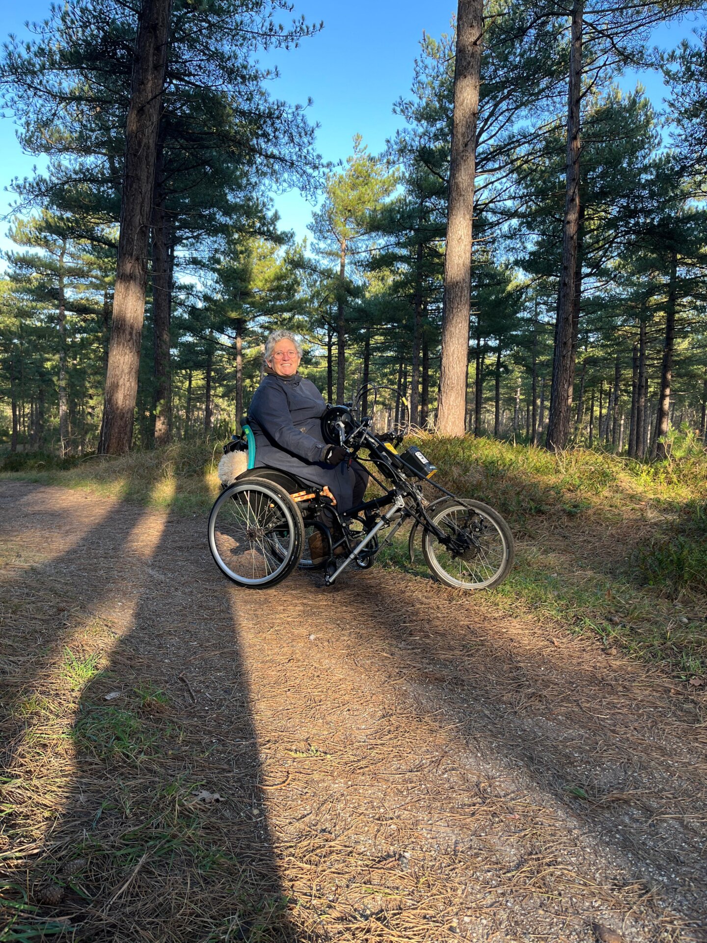 Mandy-handbike Mandy: Handbiken in de natuur met haar O4 rolstoel