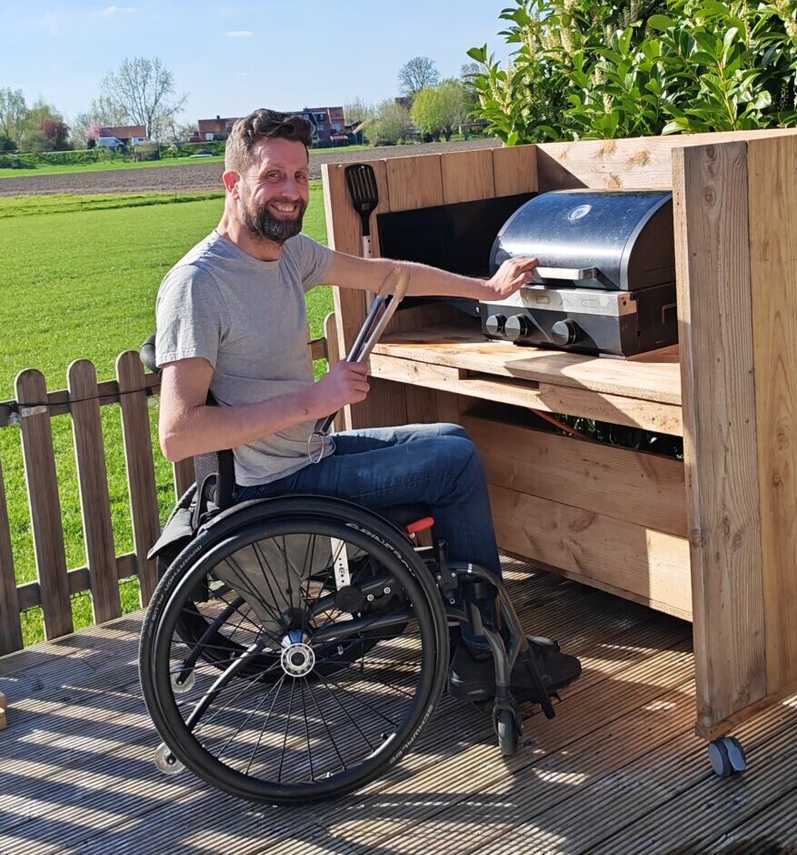 Gertjan-Oskam-bbq Gert-Jan-in-O4-wheelchair-bbq